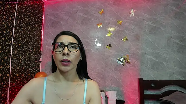 adellelennoxx 现场XXX聊天