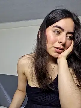 saasha_Petit Adlı Modelin Canlı XXX Sohbeti