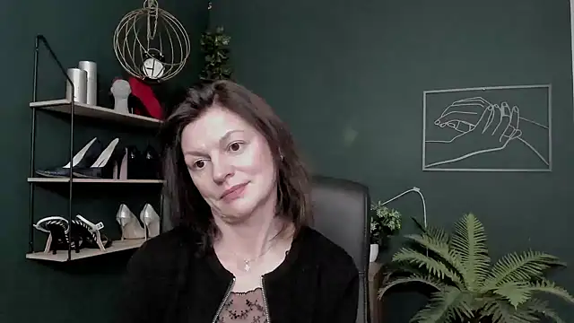 VivianWILD Adlı Modelin Canlı XXX Sohbeti