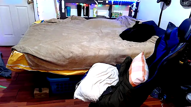 Buffshagswell Adlı Modelin Canlı XXX Sohbeti