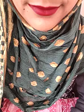 Indian-Aleena Adlı Modelin Canlı XXX Sohbeti