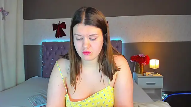 دردشة NikkiBustt الجنسية المباشرة