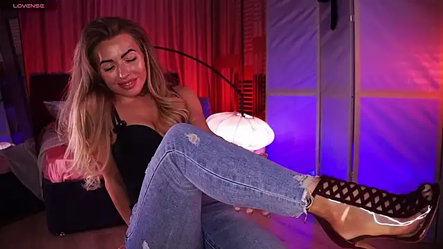 Nikki__Amour Adlı Modelin Canlı XXX Sohbeti