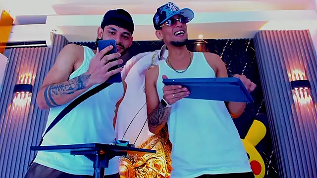 The_Gods_In_Diamonds' Live XXX Chat