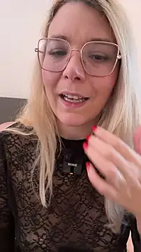 EmyLana's Live XXX Chat