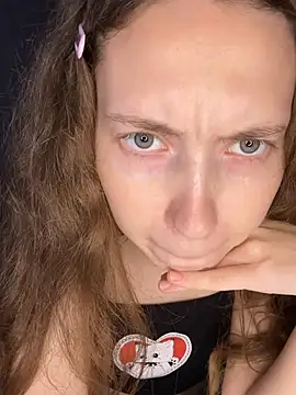 دردشة Holy_Poly الجنسية المباشرة