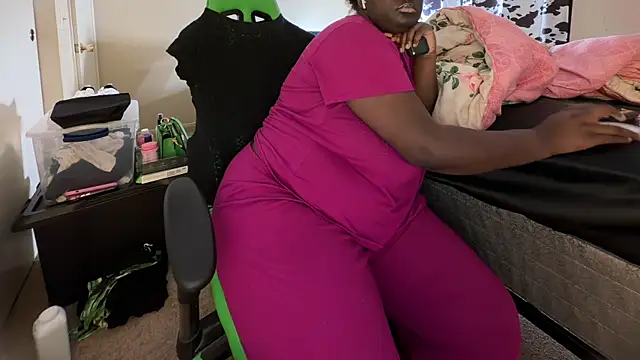 -Yagurlwest's Live XXX Chat