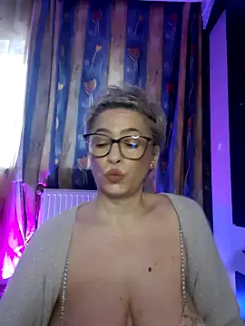 BellaBellaHot's Live XXX Chat