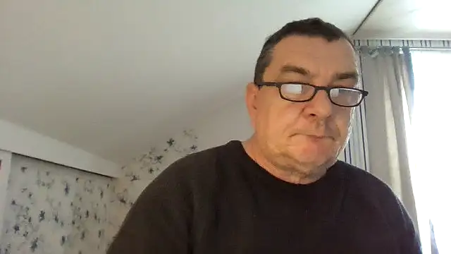 Nobbie444 – Naživo XXX chat