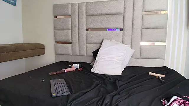 دردشة LittlePeach_ الجنسية المباشرة