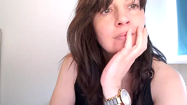 Ella_Next_Door Chat XXX in diretta