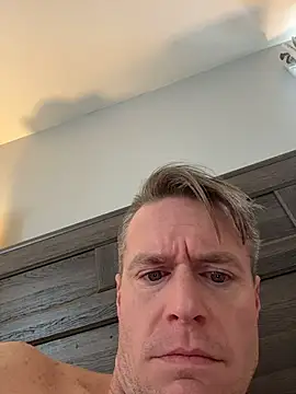 Chatroom XXX en direct de DILFiGuess1