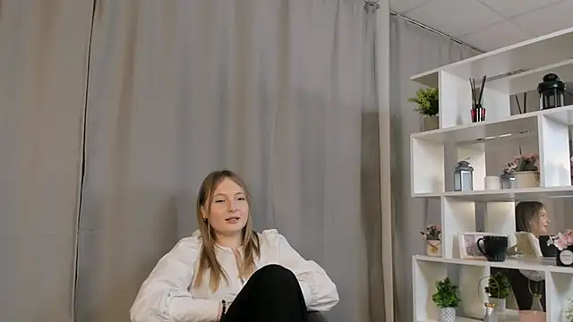 FlorineWarschaw Pertunjukan Webcam