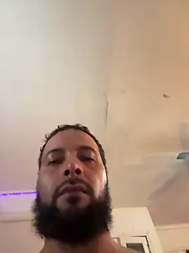 Donwonslayer: διαδικτυακό σόου στην κάμερα