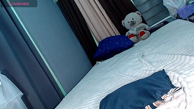 Creamycum_celinexx webkamerás műsora