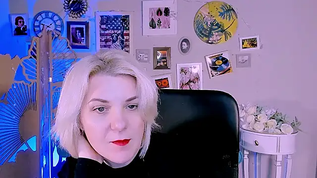 EvaEvals' Live XXX Chat