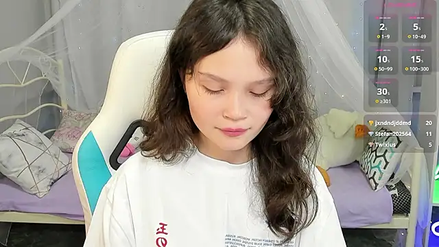 EmilyChaves 现场XXX聊天