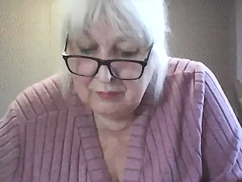 Alexia64231: онлайн-секс-чат