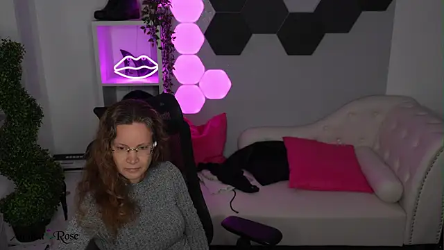 AnnikaRose live XXX chat