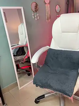 Esmeralda_CO's Live XXX Chat