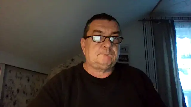 Nobbie444: онлайн-секс-чат