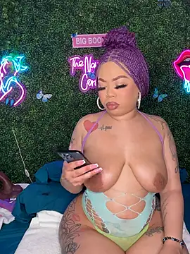 RenaThickAss Chat XXX in diretta