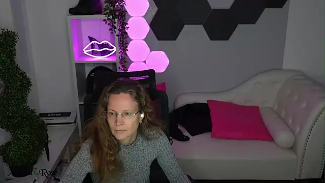 AnnikaRose: онлайн-секс-чат