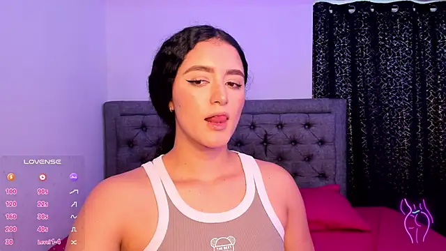 Kathiaa-lee Adlı Modelin Canlı XXX Sohbeti