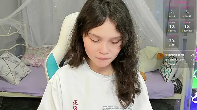 EmilyChaves 现场XXX聊天