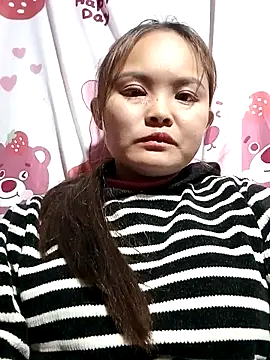 xinhxinhcute: διαδικτυακό σόου στην κάμερα