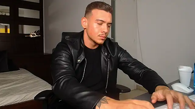ElijahThorne Chat XXX in diretta