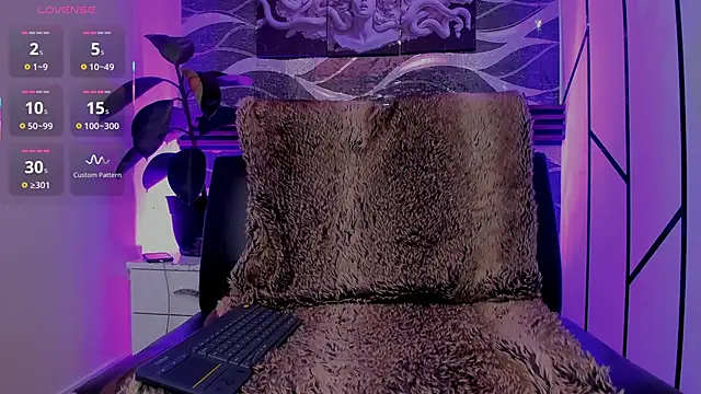 Show modela Hellish_centipede na web-kameri