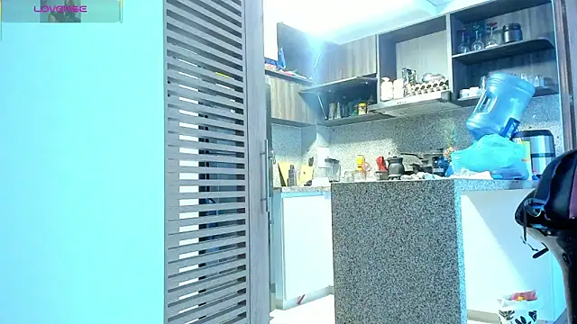 Bessie32 Adlı Modelin Canlı XXX Sohbeti