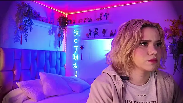 albaismynameX: онлайн-секс-чат