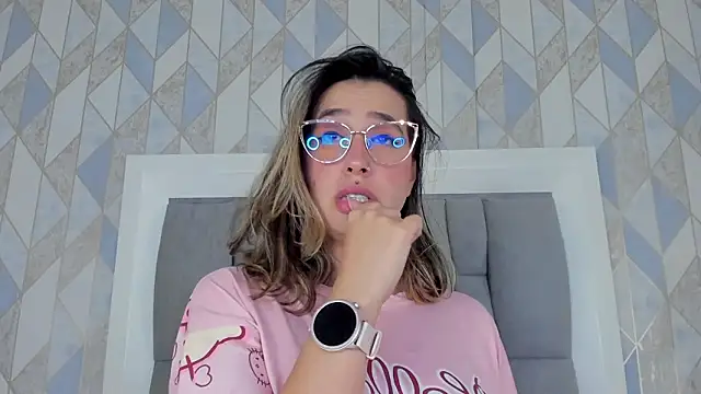 anais_cooper Adlı Modelin Web Kamerası Şovu