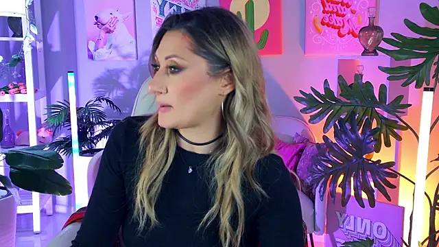 SarahAlluring Chat XXX in diretta