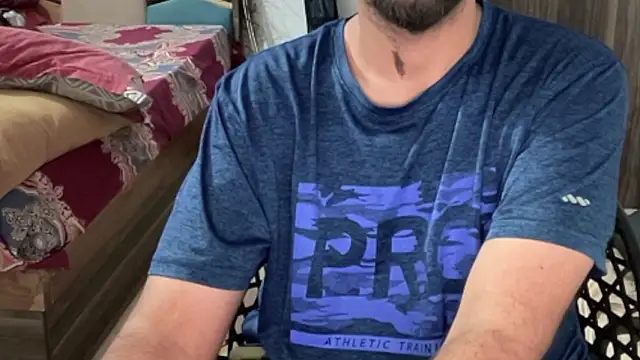 MakeMeAwareAah: онлайн-секс-чат