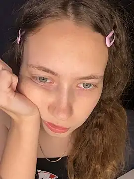 Holy_Poly's Live XXX Chat