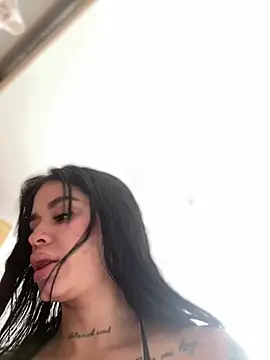 LaraHenao: онлайн-секс-чат