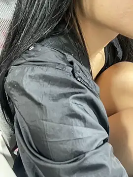 Mina048 即時 XXX 聊天