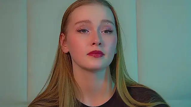 AgataFoxley Adlı Modelin Canlı XXX Sohbeti