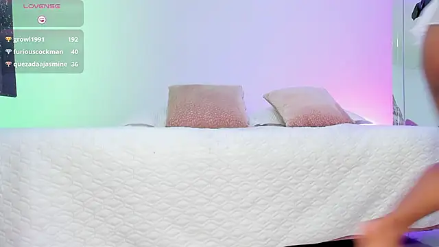 Chatroom XXX en direct de JANYLOVE__