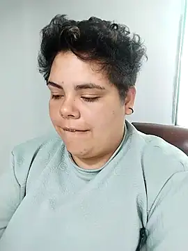 Hailey_Curvy Adlı Modelin Canlı XXX Sohbeti