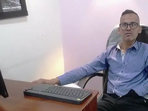 Živý XXX chat Oswalldo__