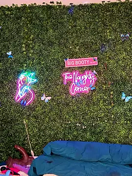 RenaThickAss: онлайн-секс-чат