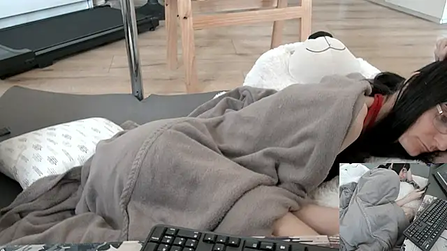 CeriseLapineのライブXXXチャット