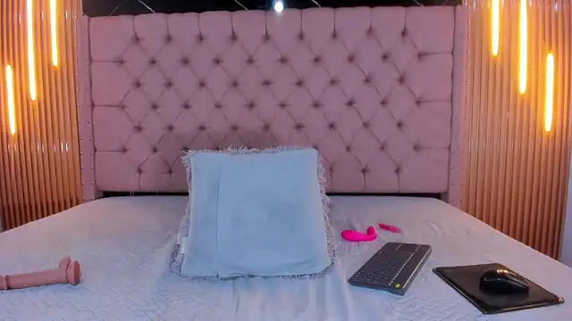 AinaPink Chat XXX live