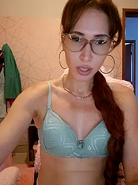 Irresistible24 élő XXX-chatje