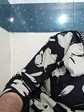 Aishwaryaa_69 élő XXX-chatje