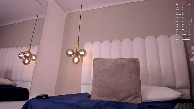 EmilyMiller_22 élő XXX-chatje